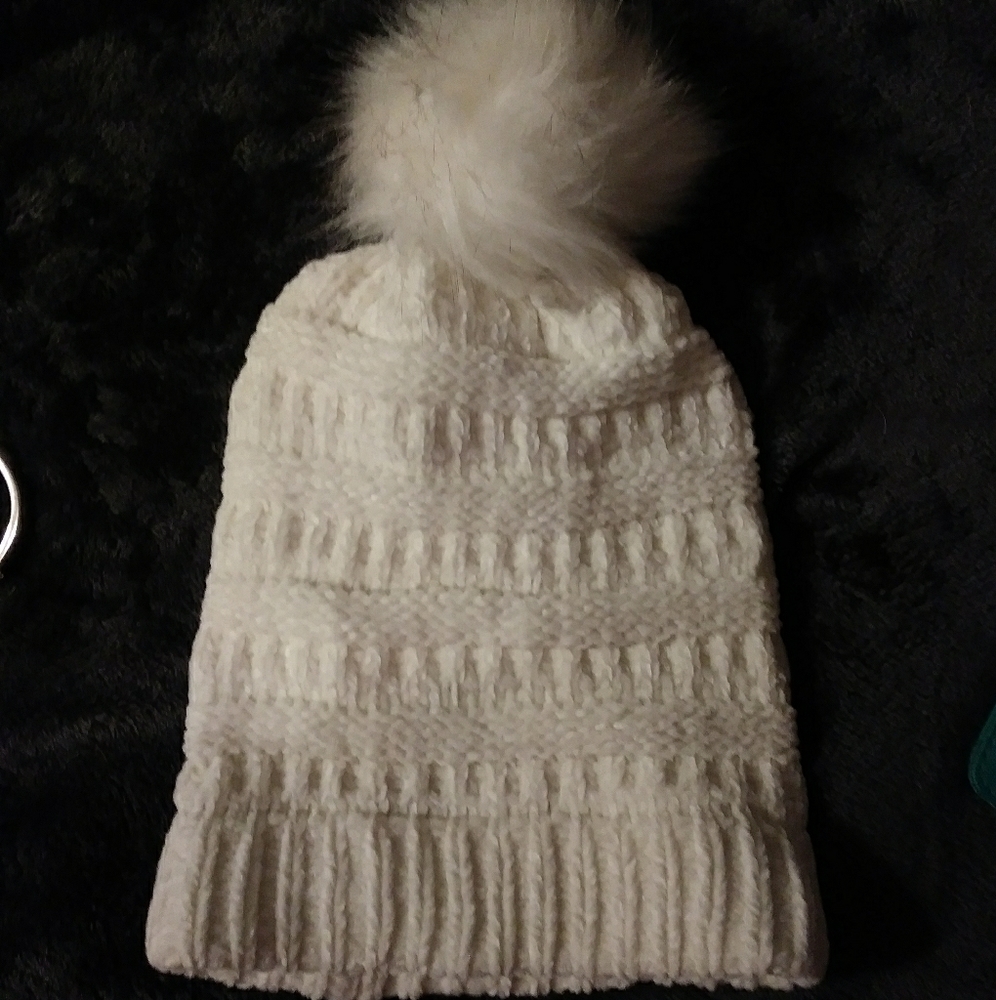 ☕Charlotte rouse pom hat